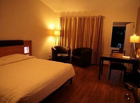 Deccan Plaza Hotel - Udagamandalam Exterior photo