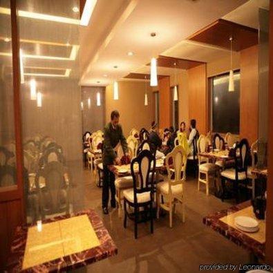 Deccan Plaza Hotel - Udagamandalam Exterior photo