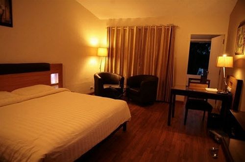 Deccan Plaza Hotel - Udagamandalam Exterior photo